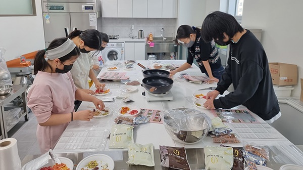 의왕시학교밖청소년지원센터, 문화체험 프로그램 「나만의 수제 초콜릿 만들기」운영